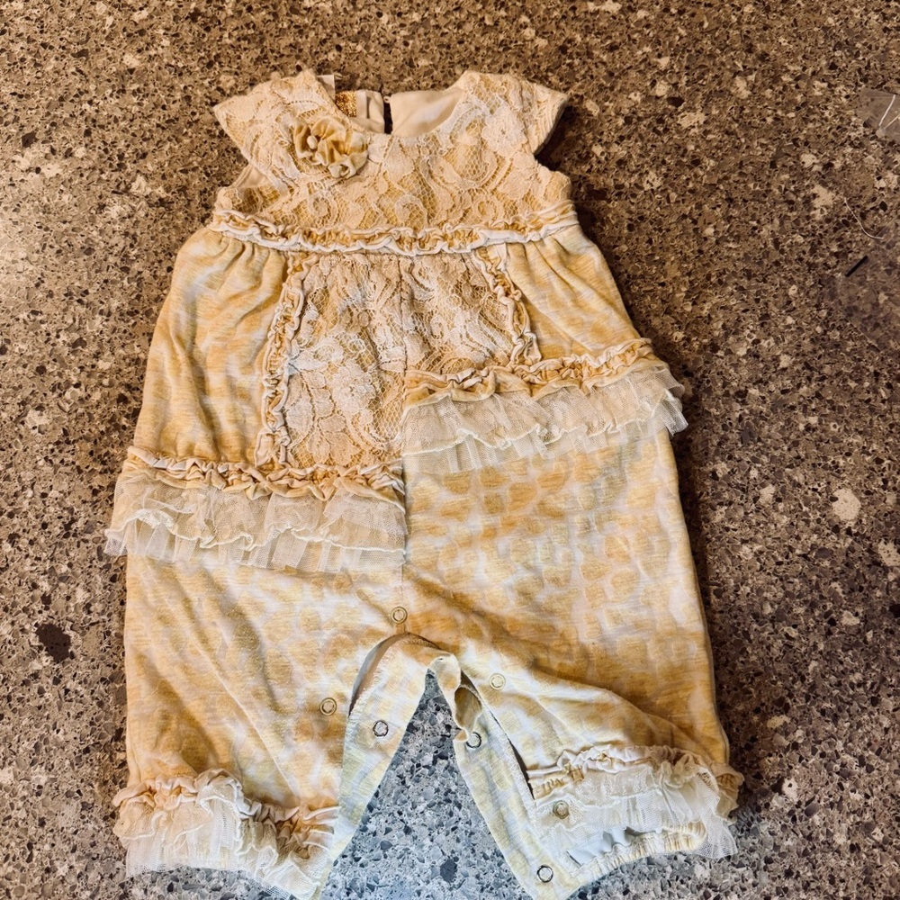 Isobella & Chloe Baby Girl's 9M Lace Ruffle Cream Jumpsuit ⭐👶